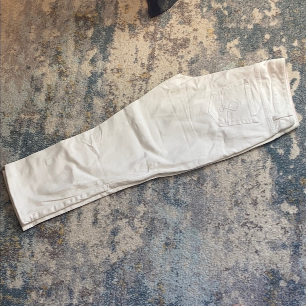 White lilly p capri EUC